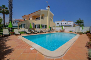 Altura Prime - 5 Suites, Private Pool and Parking, Walk to Beach
